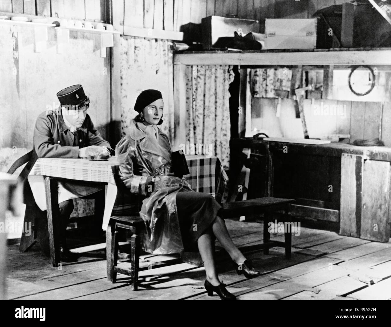 Original Film Titel: LE QUAI DES BRUMES. Englischer Titel: Hafen von Schatten. Jahr: 1938. Regie: Marcel CARNE. Stars: Jean Gabin, Michèle Morgan. Quelle: CINE-ALLIANCE/PATHE/Album Stockfoto