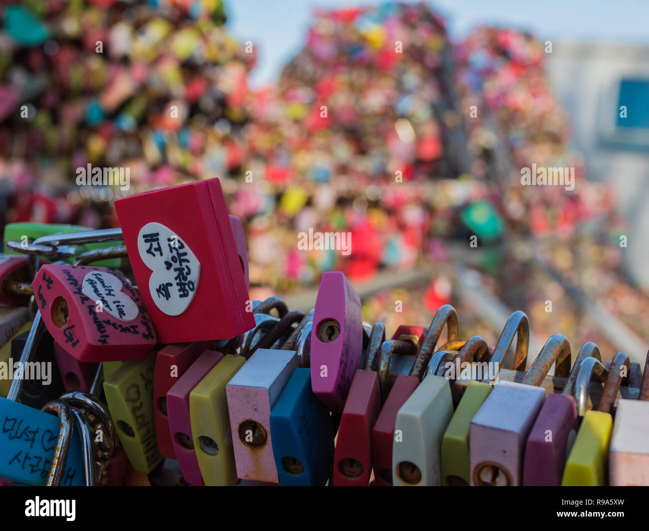 Die Liebe, die Vorhängeschlösser der Namsan Tower Stockfoto