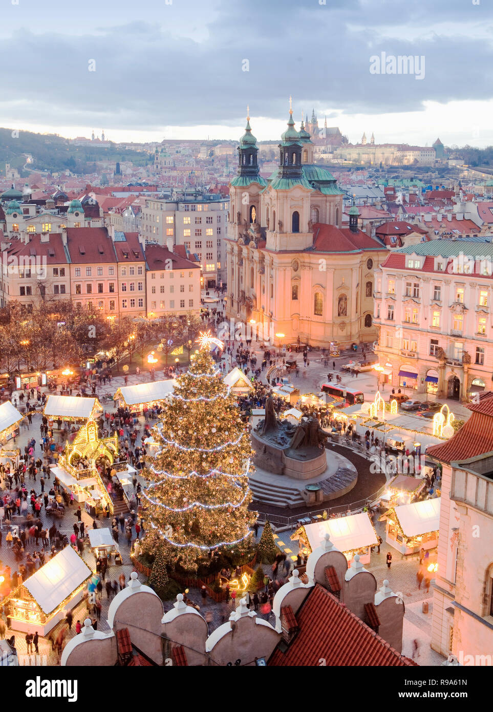 Tschechische Republik, Prag - Weihnachtsmarkt auf dem Altstädter Ring Stockfoto