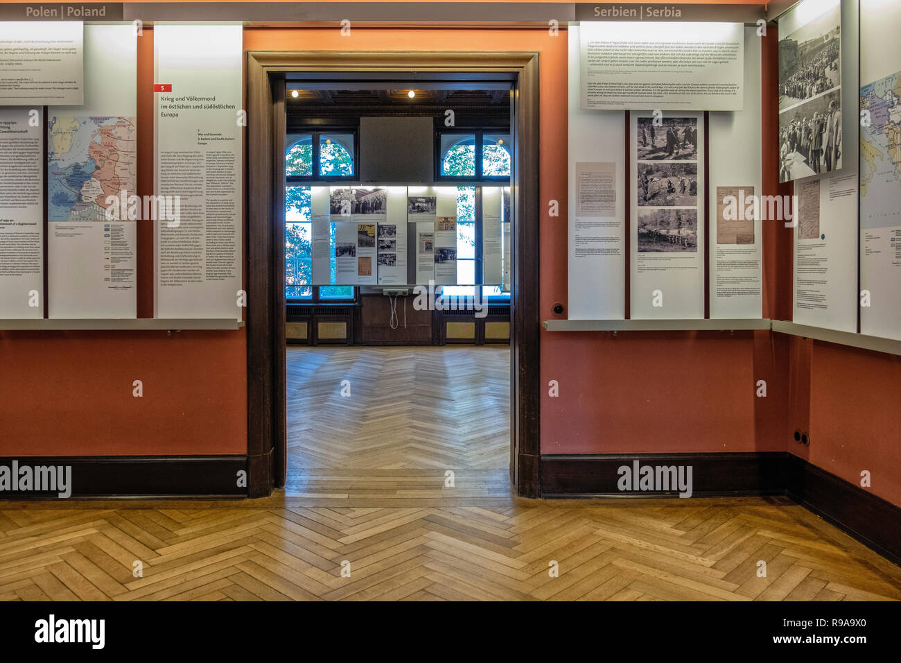 Berlin. Innere des Haus der Wannsee-Konferenz Gedenkstätte. Villa, wo Nazi- und SS-Führer trafen sich am 20. Januar 1942 deportation Juden zu planen Stockfoto