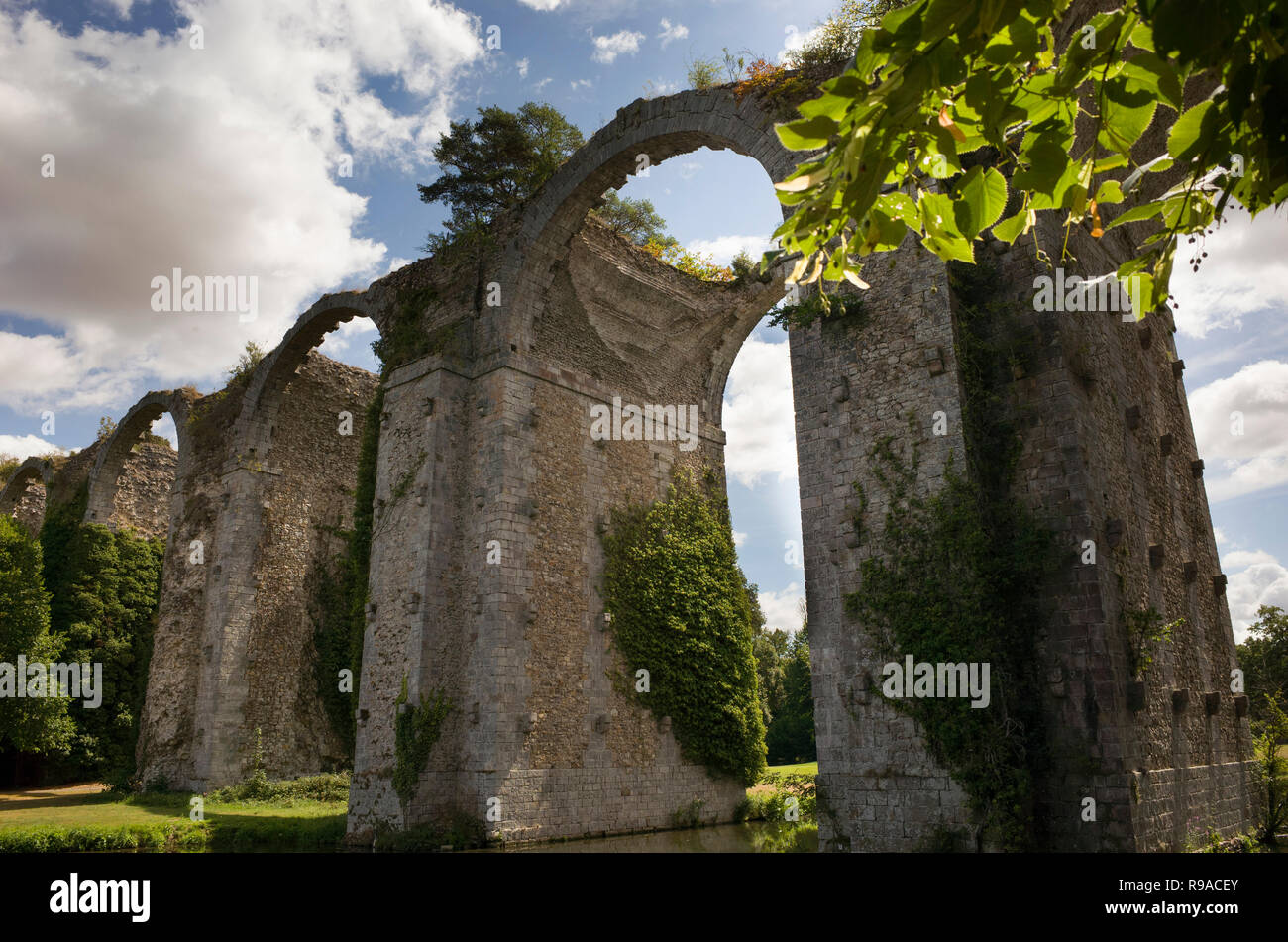 Aquaduct im Chateau de Maintenon, Eure-et-Loir Abteilung, Region Centre, Frankreich, Europa Stockfoto