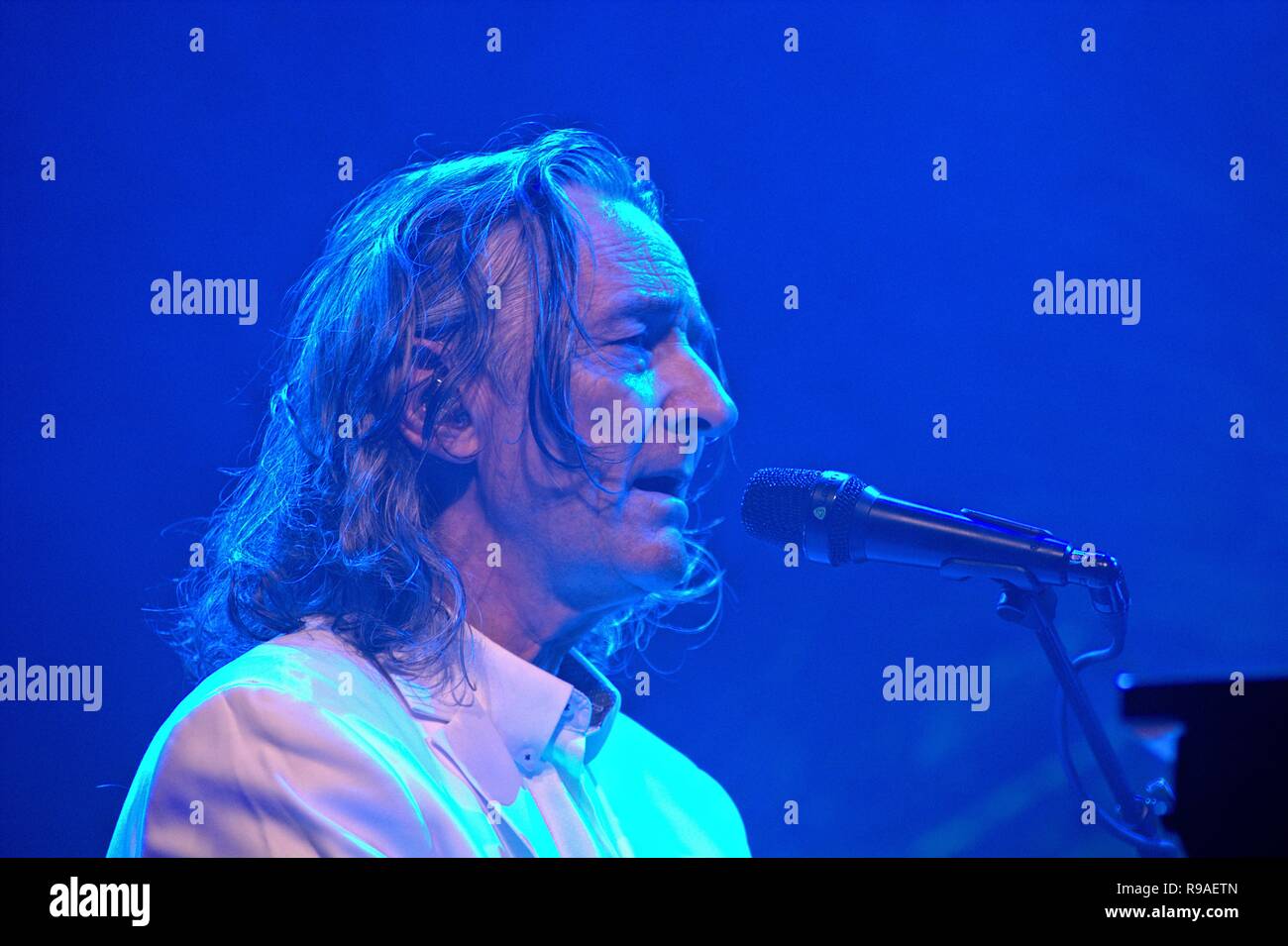 04. August 2017 - Roger Hodgson und Charles Roger Butterfische Hodgson, withbegrunder, ehemaliger Frontmann, Sänger und Songwriter der Britischen Pop/Rock Band Supertramp bei seinem Konzert in der holstenhalle 1 in Neumünster. Der Gig war Teil der "Breakfast in America", World Tour, dem Schleswig-Holstein Musik Festival veranstaltet. | August 4th, 2017 - Roger Hodgson aka Charles Roger Butterfische Hodgson, Gründer, vor Frontmann, Sänger und Songwriter der Britischen Pop/Rock Band Supertramp bei seinem Konzert in der holstenhalle in Neumünster, Deutschland. Die Show ist im Zusammenhang mit dem Frühstück in Amerika worl Stockfoto