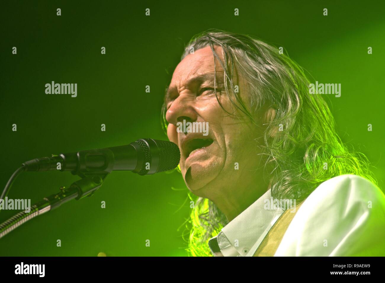 04. August 2017 - Roger Hodgson und Charles Roger Butterfische Hodgson, withbegrunder, ehemaliger Frontmann, Sänger und Songwriter der Britischen Pop/Rock Band Supertramp bei seinem Konzert in der holstenhalle 1 in Neumünster. Der Gig war Teil der "Breakfast in America", World Tour, dem Schleswig-Holstein Musik Festival veranstaltet. | August 4th, 2017 - Roger Hodgson aka Charles Roger Butterfische Hodgson, Gründer, vor Frontmann, Sänger und Songwriter der Britischen Pop/Rock Band Supertramp bei seinem Konzert in der holstenhalle in Neumünster, Deutschland. Die Show ist im Zusammenhang mit dem Frühstück in Amerika worl Stockfoto