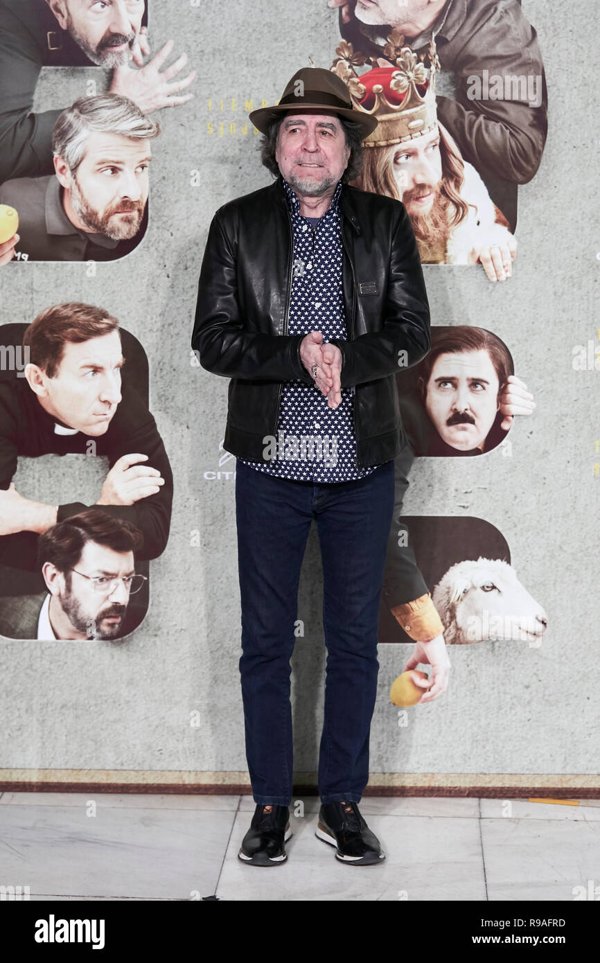 Joaquin Sabina betreut Tiempo Despues Filmpremiere im Capitol Kino in Madrid. Stockfoto