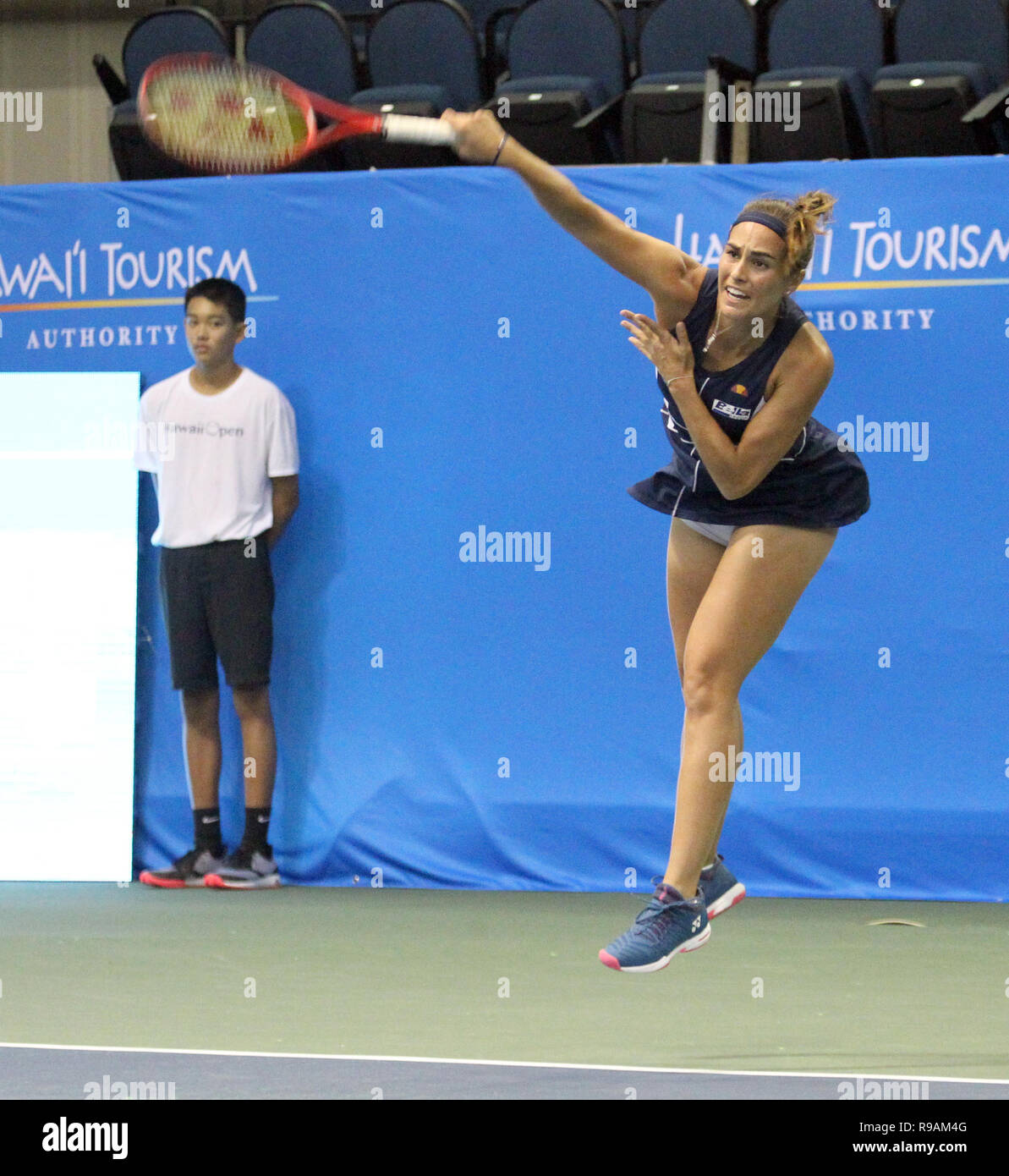 Dezember 21, 2018 - Monica Puig in einem Match gegen Christina McHale dient während der Hawaii geöffnet an der Neal S. Blaisdell Center in Honolulu, Hawaii - Michael Sullivan/CSM Stockfoto