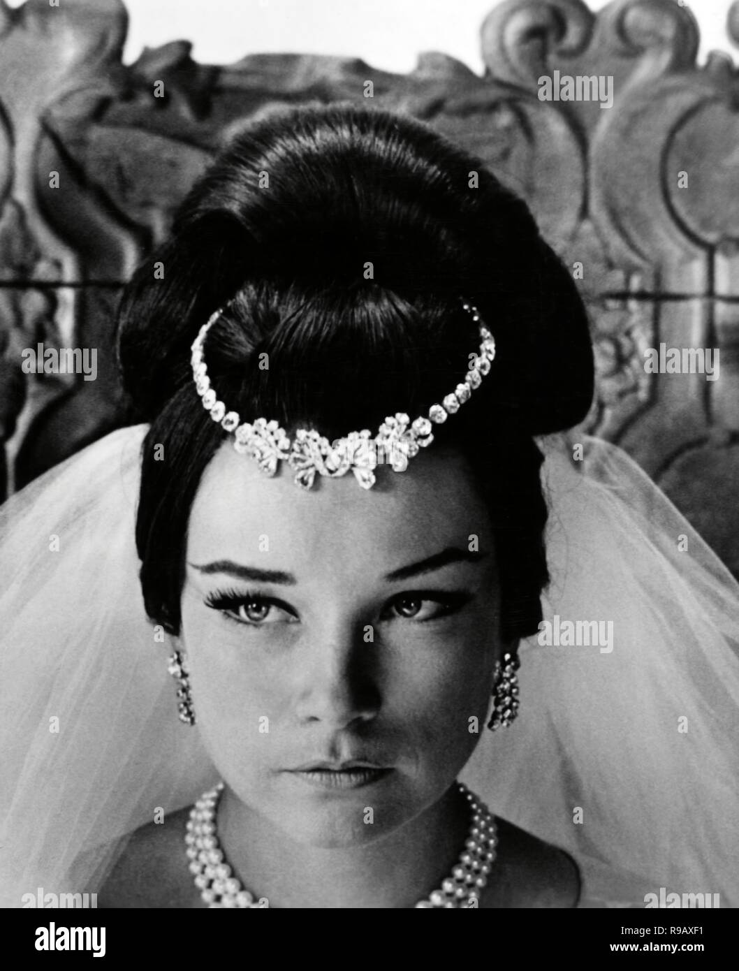 Original Film Titel: Gambit. Englischer Titel: Gambit. Jahr: 1966. Regie: RONALD NEAME. Stars: SHIRLEY MACLAINE. Quelle: UNIVERSAL PICTURES/Album Stockfoto