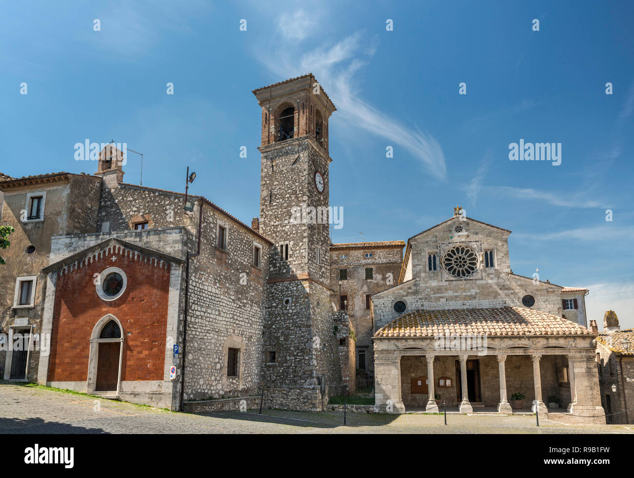 Die Basilika Santa Maria Assunta, 11. Jahrhundert, in Imperia in Teverina, Umbrien, Italien Stockfoto