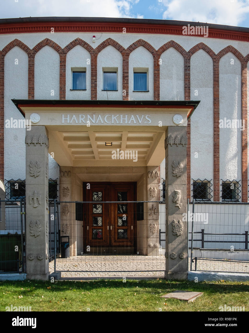 Berlin, Dahlem, Ihnestr 16-20, Harnack-haus, Tagungszentrum der Max-Planck-Gesellschaft. 1929 eröffnete die Deutsche Wissenschaft zu fördern. Stockfoto