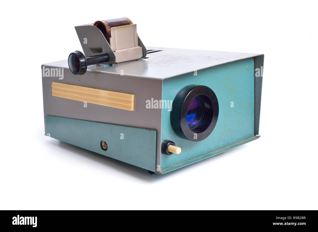 Vintage Diaprojektor ist ein opto-mechanische Vorrichtung für fotografische Folien. Auf weiß isoliert. Stockfoto