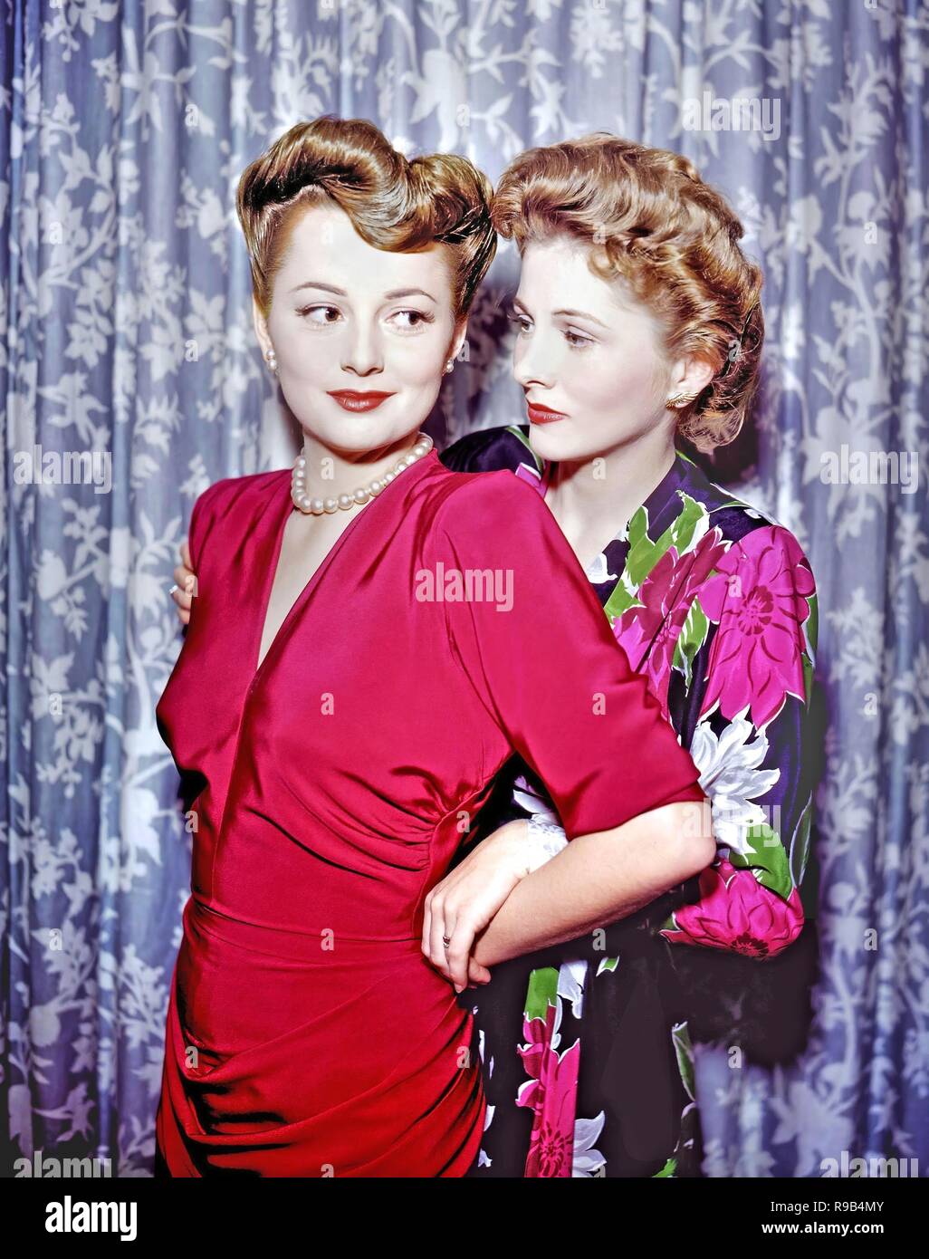 JOAN FONTAINE; OLIVIA DE HAVILLAND. 1945. Stockfoto