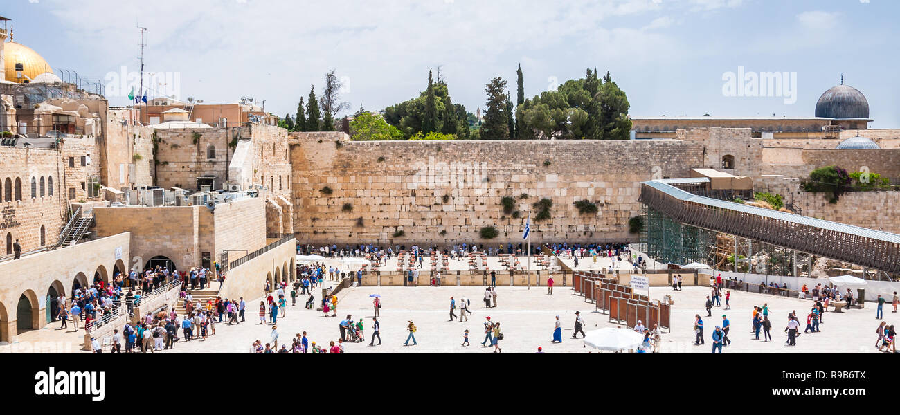 Jerusalem, Israel - 25. Mai 2012: Viele Leute kommen, die westliche Mauer oder die Klagemauer, die religiöse Stätte der Welt für Jüdische p zu sehen Stockfoto