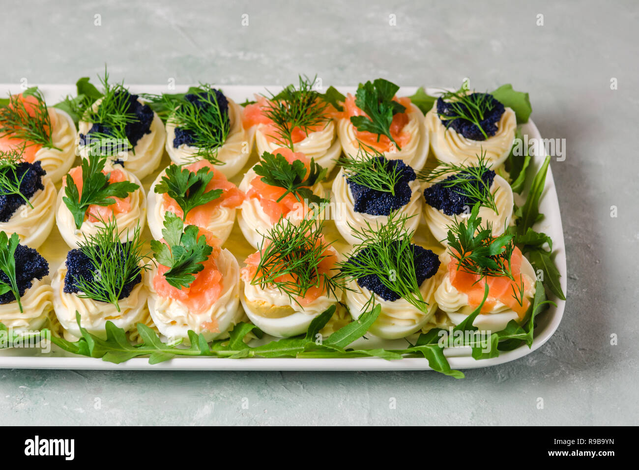Gekochtes Ei Mit Kaviar Stockfotos und -bilder Kaufen - Alamy