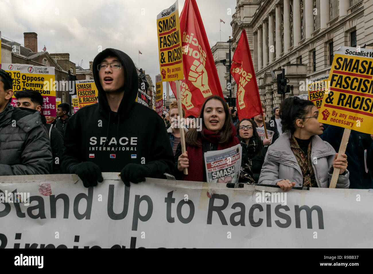 Dezember, 2018, Whitehall, London, UK. Tausende von Menschen gegen die rechtsextreme Partei BNP, die EDL und die kostenlose Tommy Robinson März gezeigt. Stockfoto