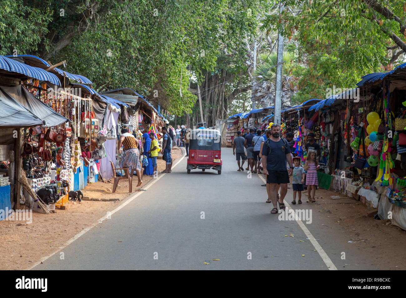 Stände entlang der Straße in Richtung Koneswaram Tempel in Trincomalee, Sri Lanka Stockfoto