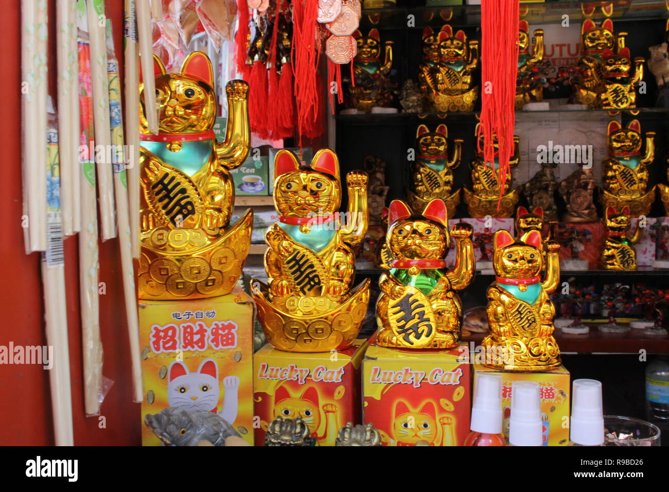 Chinesische Souvenir shop in der Region Lateinamerika//Puesto de Tienda de Souvenirs chinos Stall en Latinoamérica Stockfoto