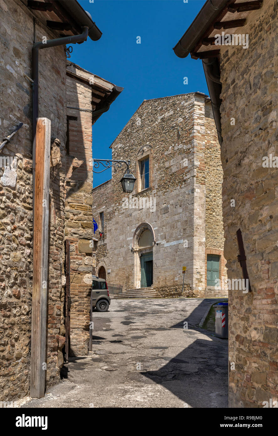 San Francesco Kirche, die im romanischen Stil, im historischen Zentrum von Bevagna, Umbrien, Italien Stockfoto