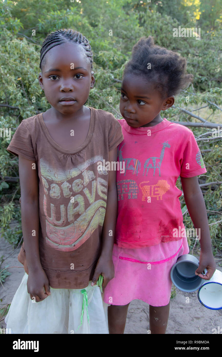 Afrikanische Kinder in ländlichen Dorf Mushekwa auf dem Sambesi Fluss in Sambia, Afrika Stockfoto