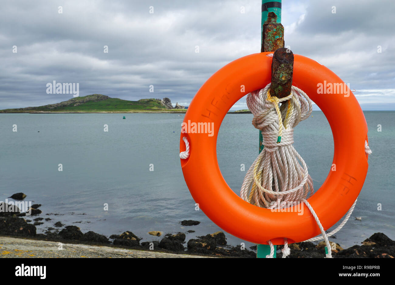 Red Lifebelt - Howth, Irland Stockfoto