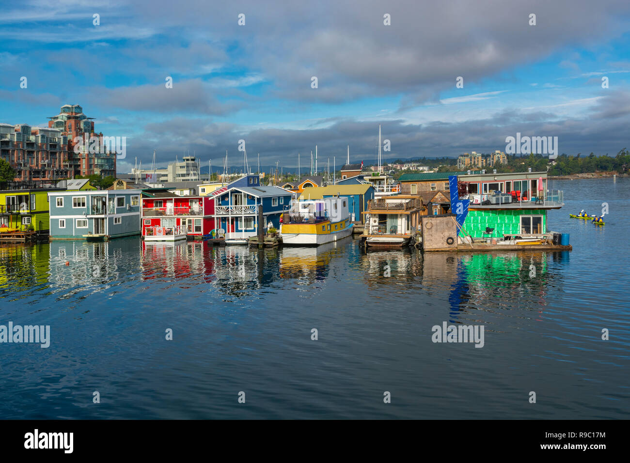 Kanada, British Columbia, Victoria, Fisherman's Wharf, Hausboote, kajakfahrer Stockfoto