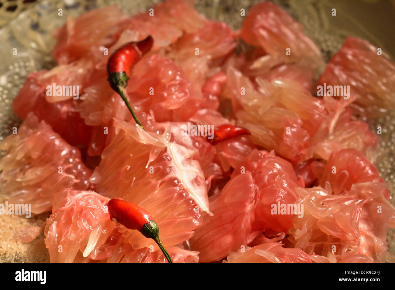 Leckere und gesunde Rosa Pampelmuse Obst serviert in einer Platte Stockfoto