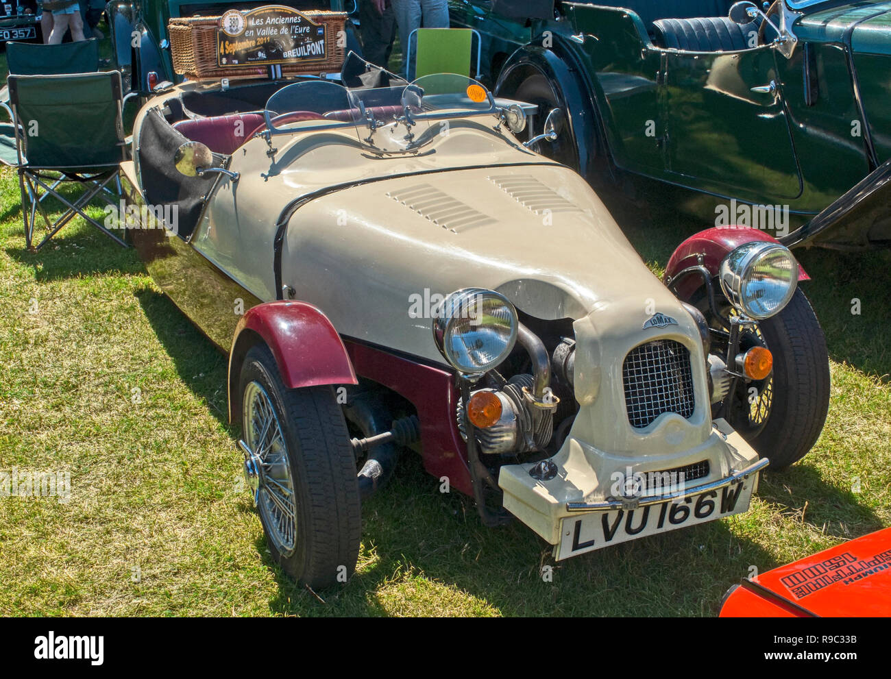 Lomax oben offenen Roadster reg. Kein LVU 166 W auf der Anzeige an der alten Oberbeleuchter Festival, Yarmouth, Isle of Wight Stockfoto