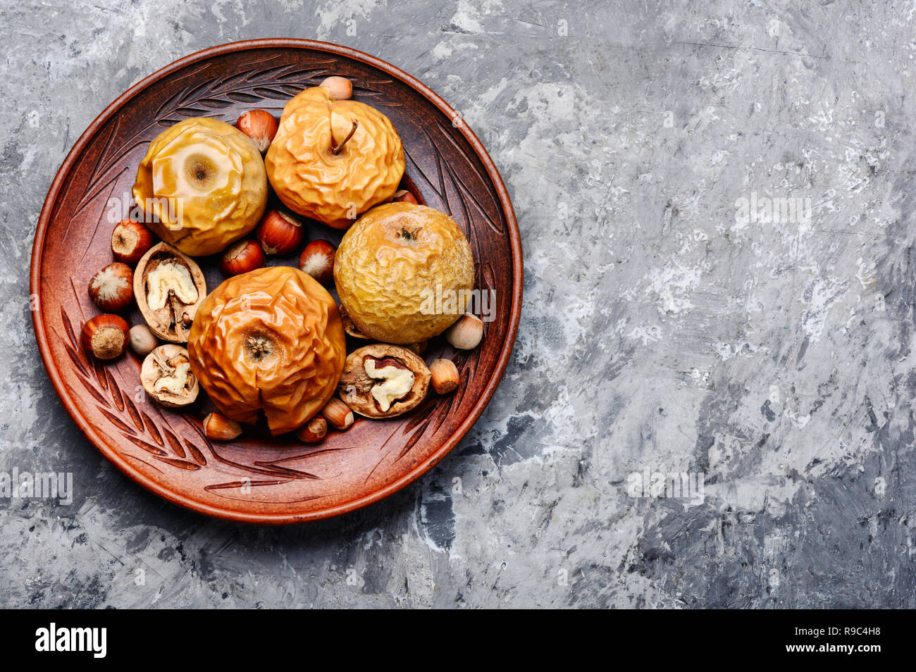 Obst dessert Bratapfel mit Mutter. Herbst oder Winter Dessert Stockfoto