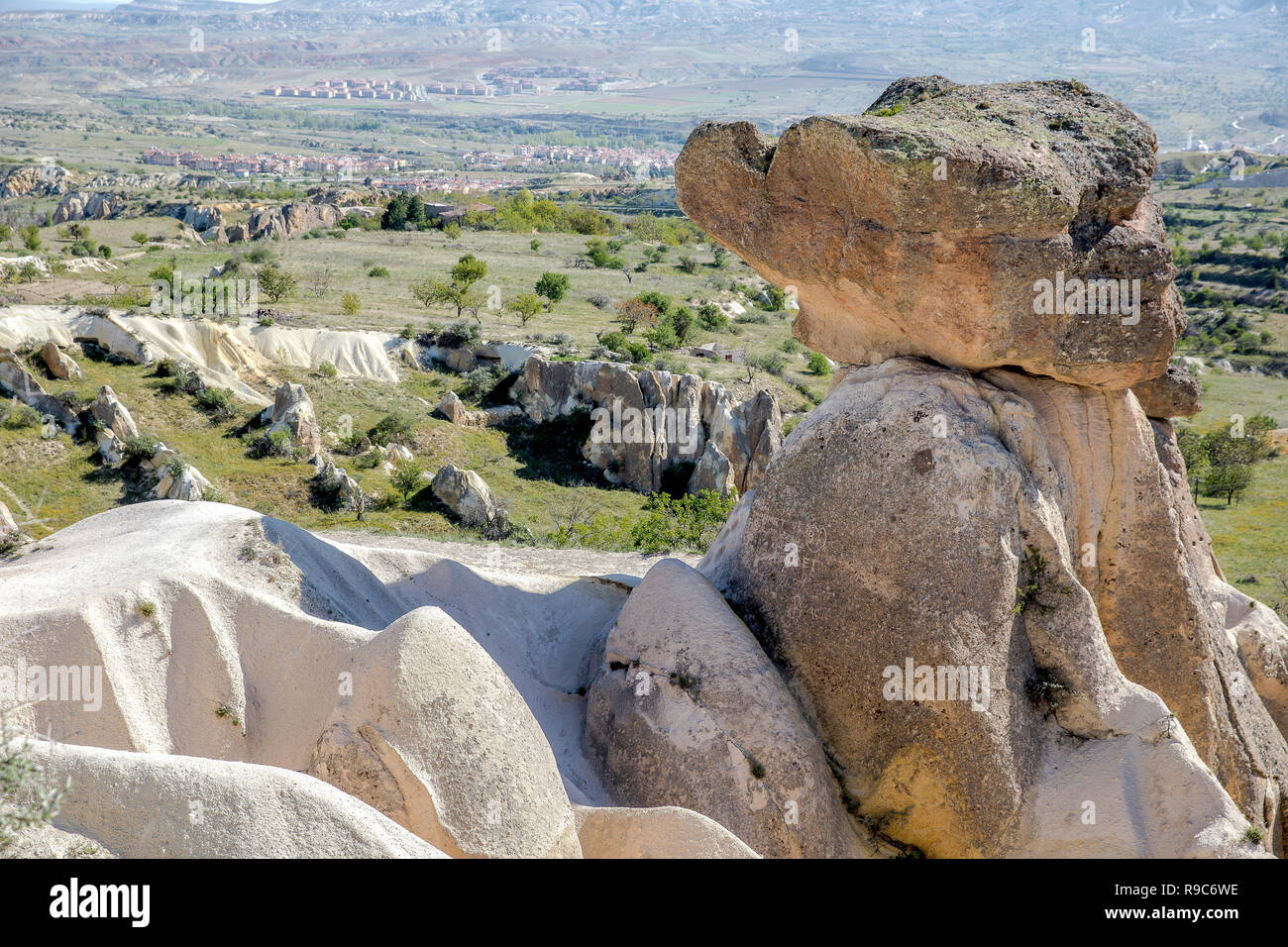 Kappadokien in der Türkei mit den drei schönen vulkanischen Formation. Stockfoto