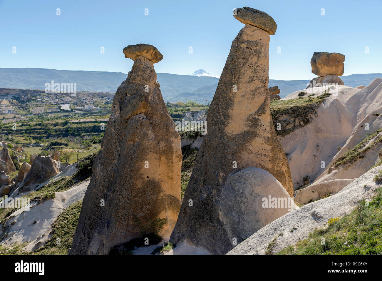 Kappadokien in der Türkei mit den drei schönen vulkanischen Formation. Stockfoto