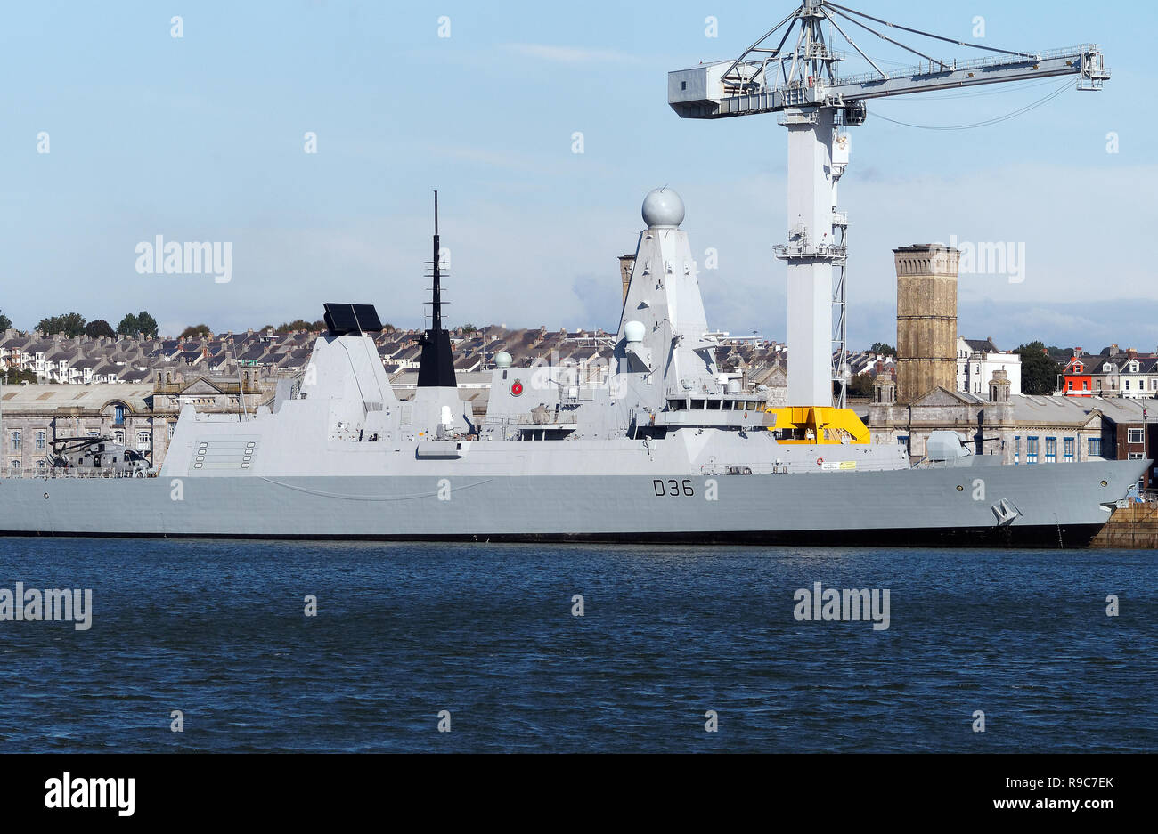 HMS Defender Typ 45 Kriegsschiff bei Plymouth Naval Dockyard, eine GEWAGTE Klasse air defence Zerstörer, die fünfte ihrer Art Provision in 2013. Cornwall, UK. Stockfoto