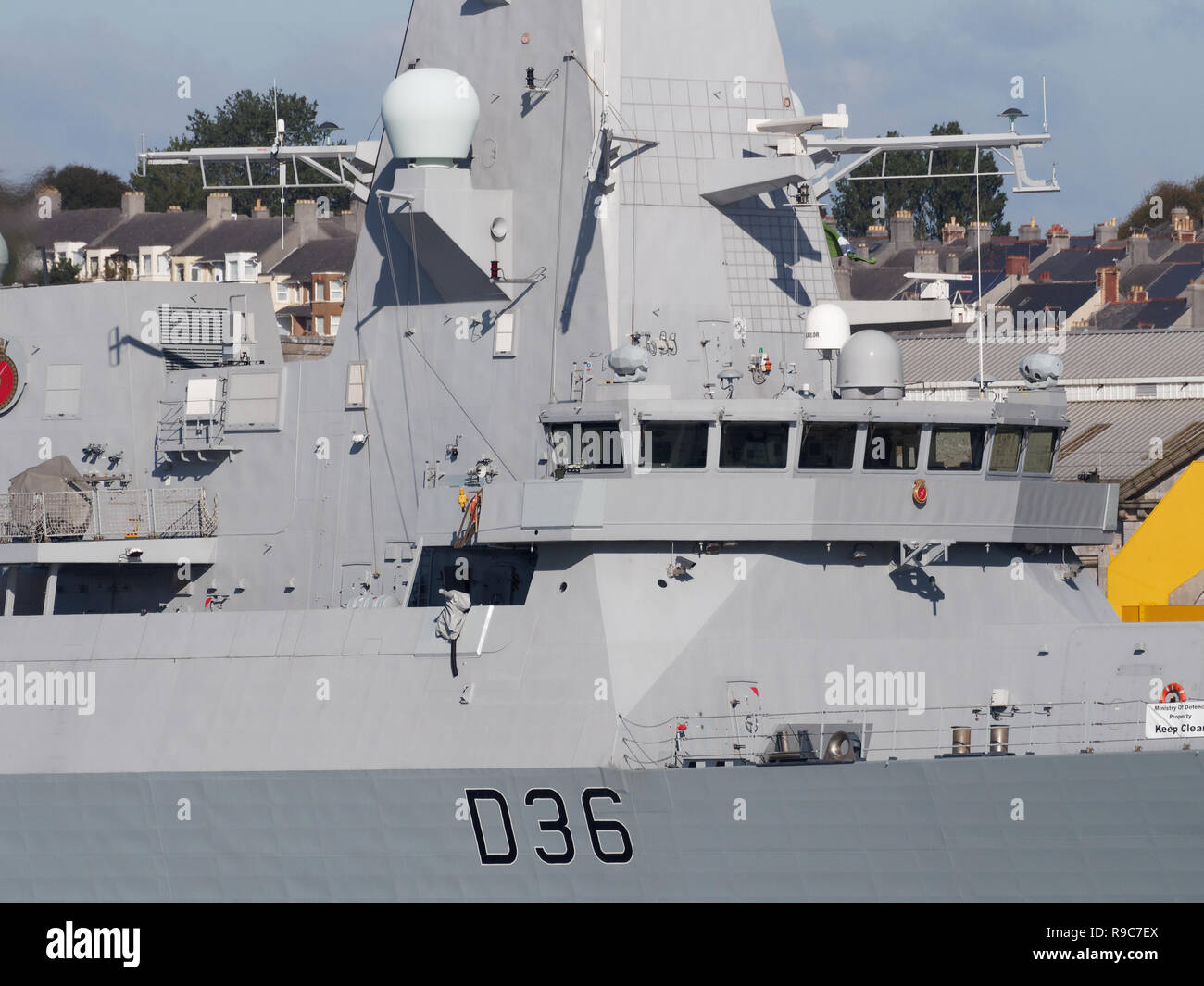 HMS Defender Typ 45 Kriegsschiff bei Plymouth Naval Dockyard, eine GEWAGTE Klasse air defence Zerstörer, die fünfte ihrer Art Provision in 2013. Cornwall, UK. Stockfoto