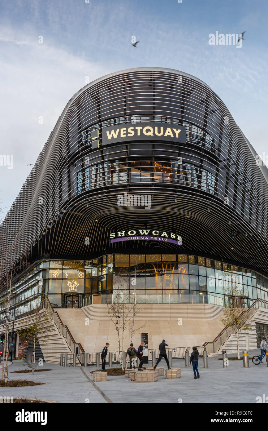Die moderne Erweiterung zum Westquay Einkaufszentrum - Westquay 2 - mit einem Showcase Kino und vielen neuen Bars und Restaurants, Southampton, UK, Decembe Stockfoto