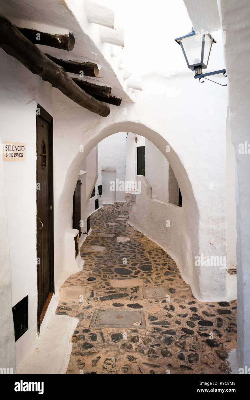 Blick auf einen typischen Aufenthalt von Fischerdorf Binibeca Menorca Spanien Stockfoto