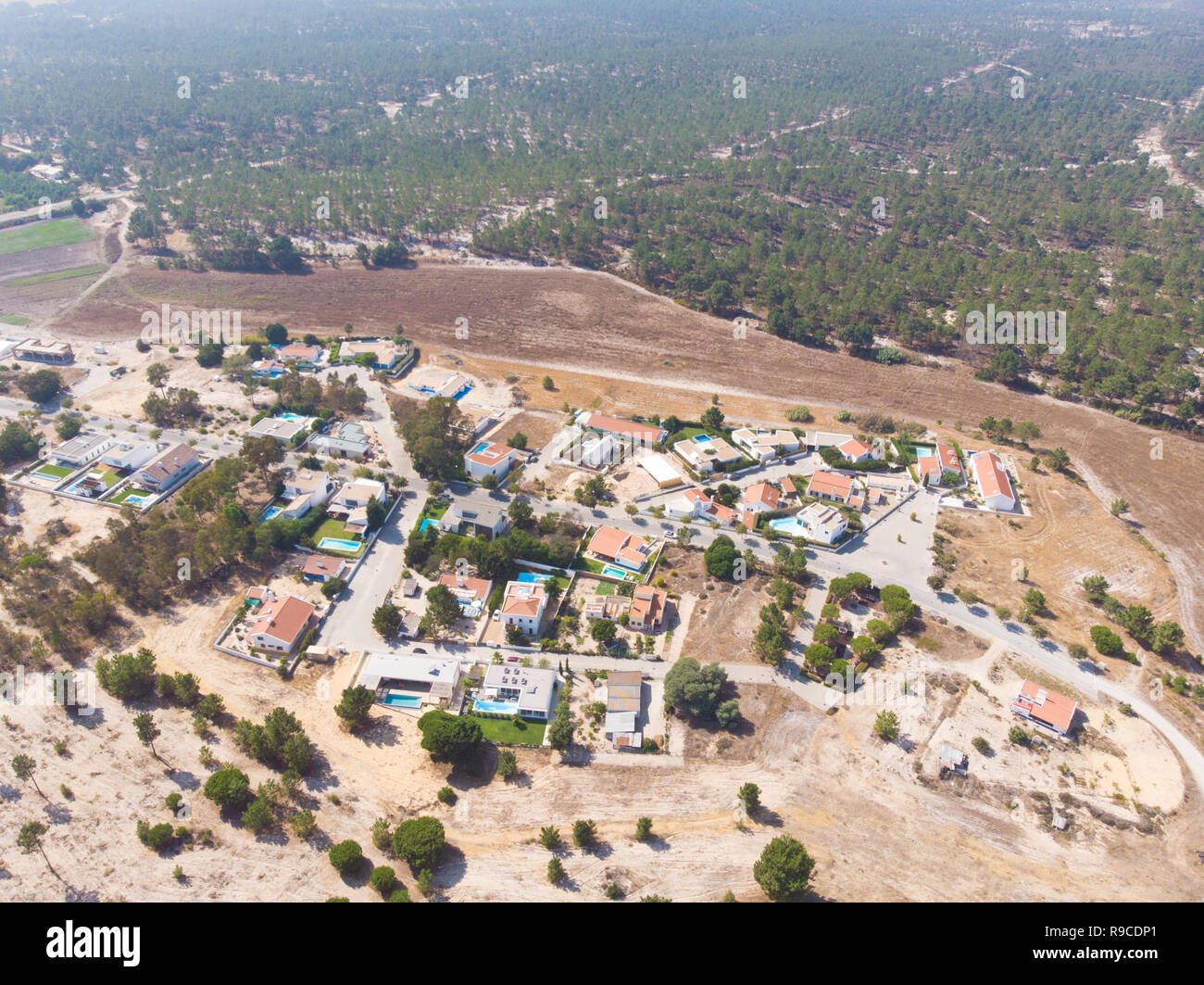 Luftaufnahme der Brejos da carregueira Pinien Wald in Comporta Stockfoto