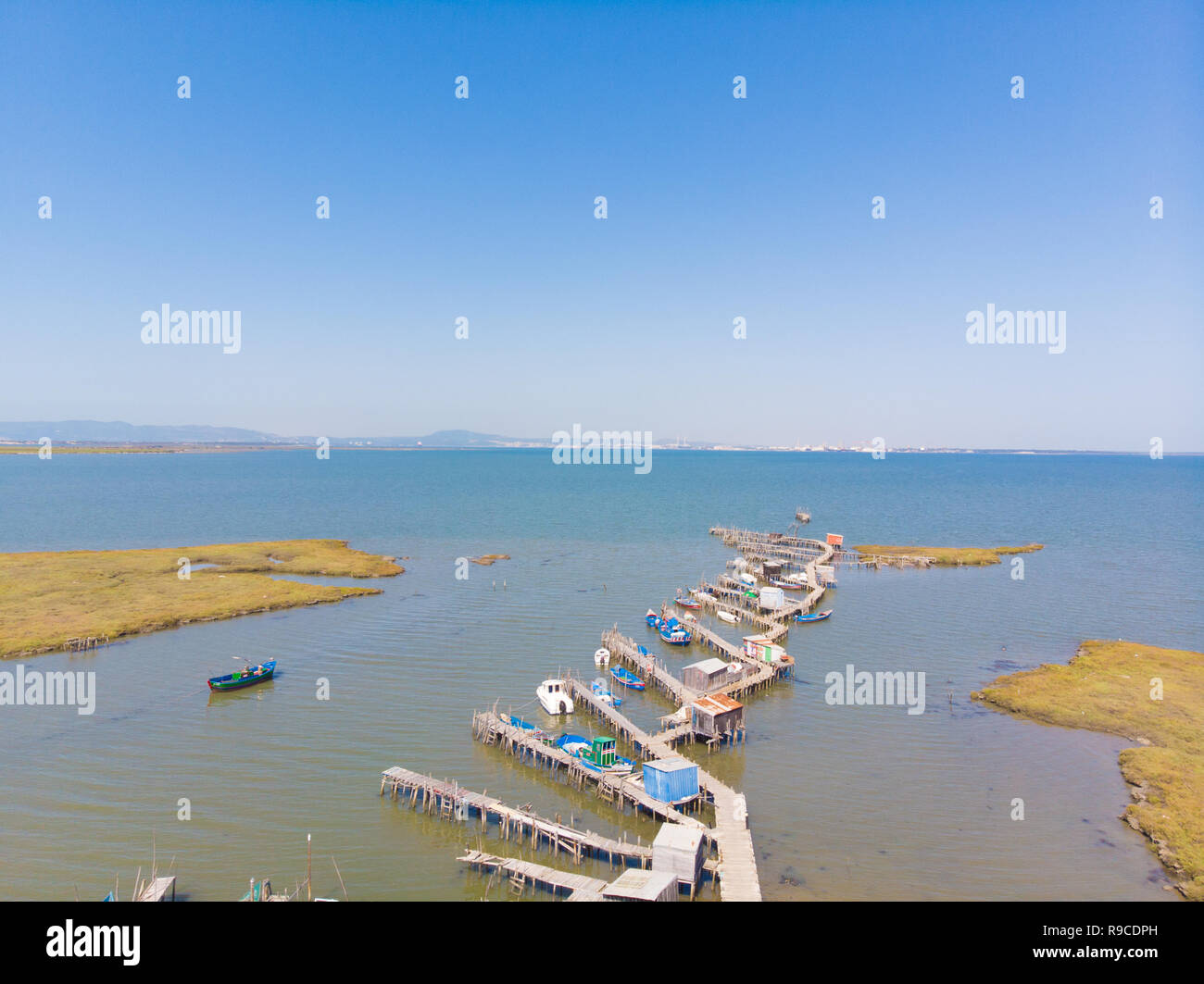 Fishing Pier, auf dem Fluss Sado an Carrasqueira Stockfoto