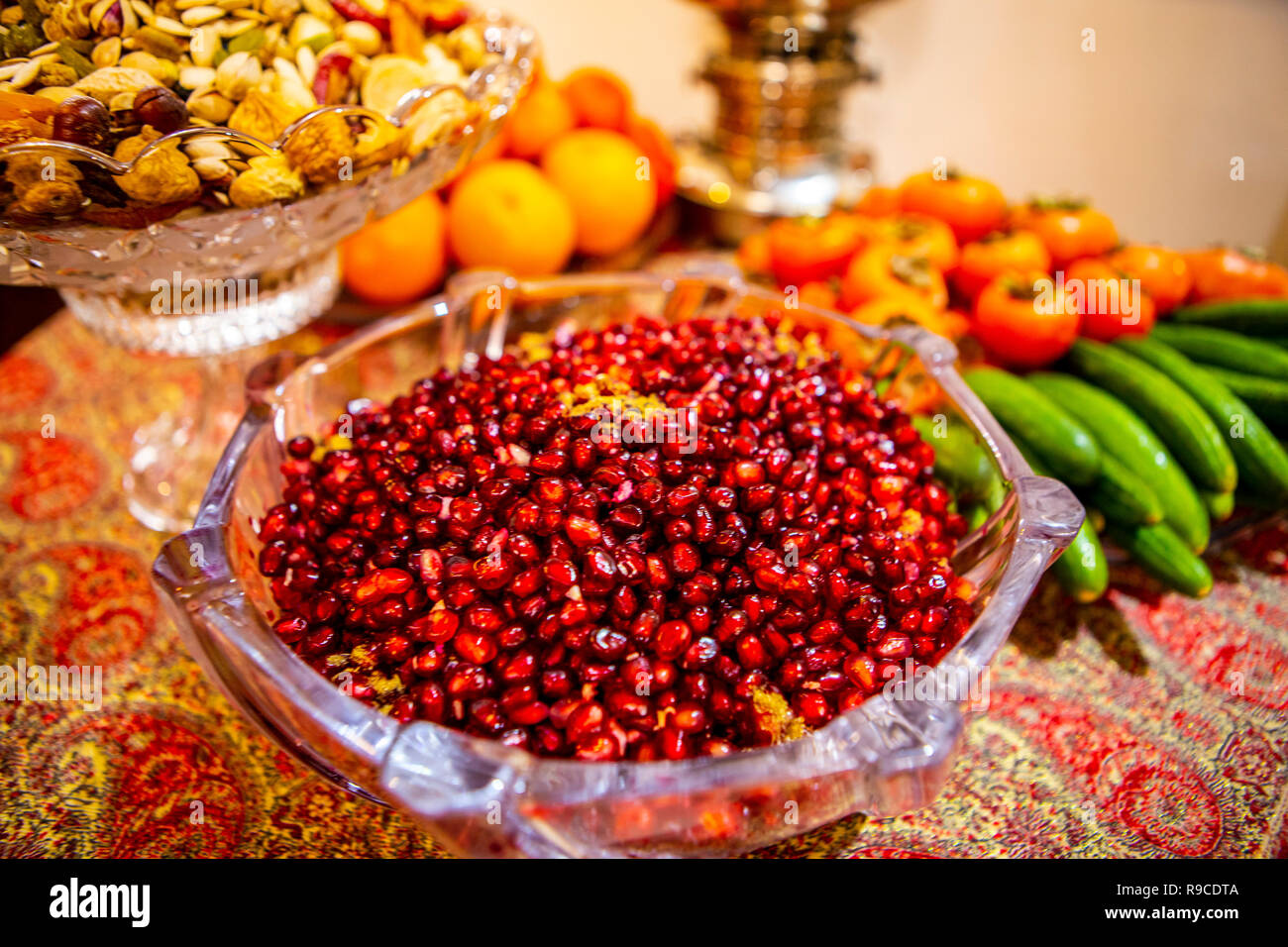 Shab e Yalda oder yalda FestivalDie längste und dunkelste Nacht des Jahres markiert "die Nacht, die die erste vierzig-Tage-Periode der drei-Monats-Weine zu öffnen Stockfoto