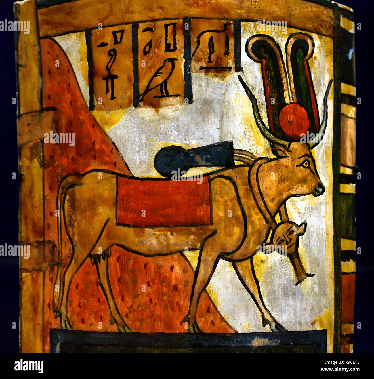 Hathor mit Kuhmilch Kopf und Sonnenscheibe mit Cobra späten Periode (722-332 v. Chr.), Ägypten, Ägyptische. Stockfoto