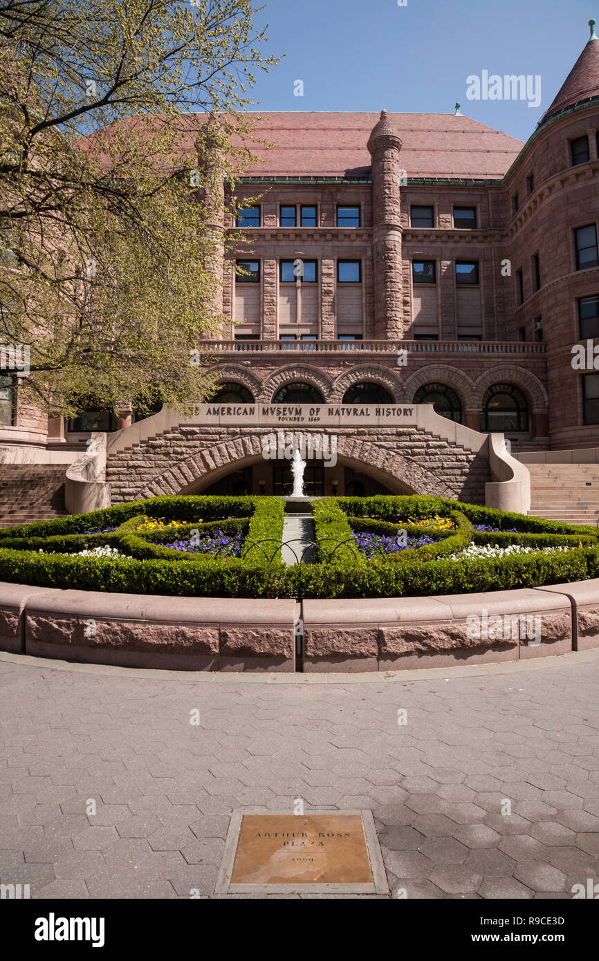 Alte Burg Eingang des American Museum of Natural History ist stattliche im Frühling, NYC, USA Stockfoto