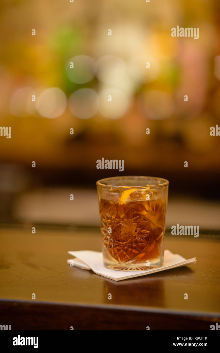 Cocktail mit Cola und Eis Stockfoto