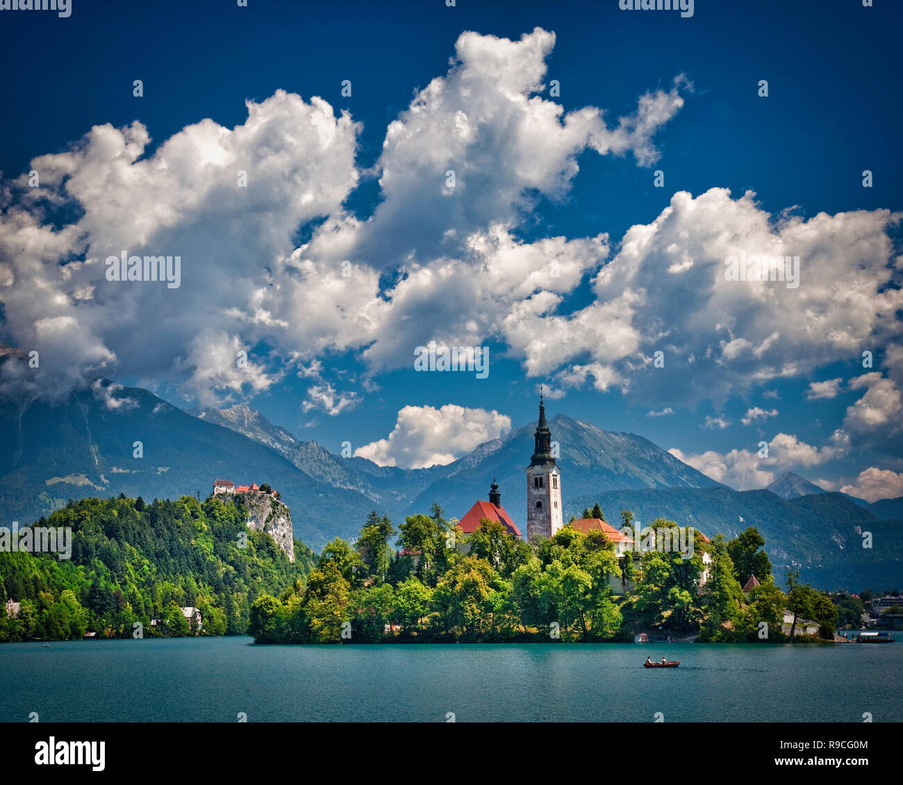 SLO - REGION GORENJSKA: See Bled und Insel Kirche Mariä Himmelfahrt Stockfoto