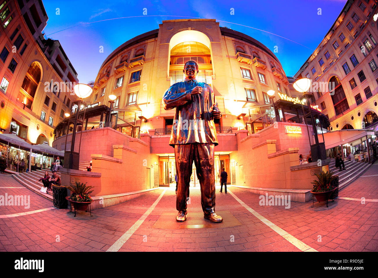 Statue von Nelson Mandela, Nelson Mandela Square, Johannesburg, Südafrika. Stockfoto