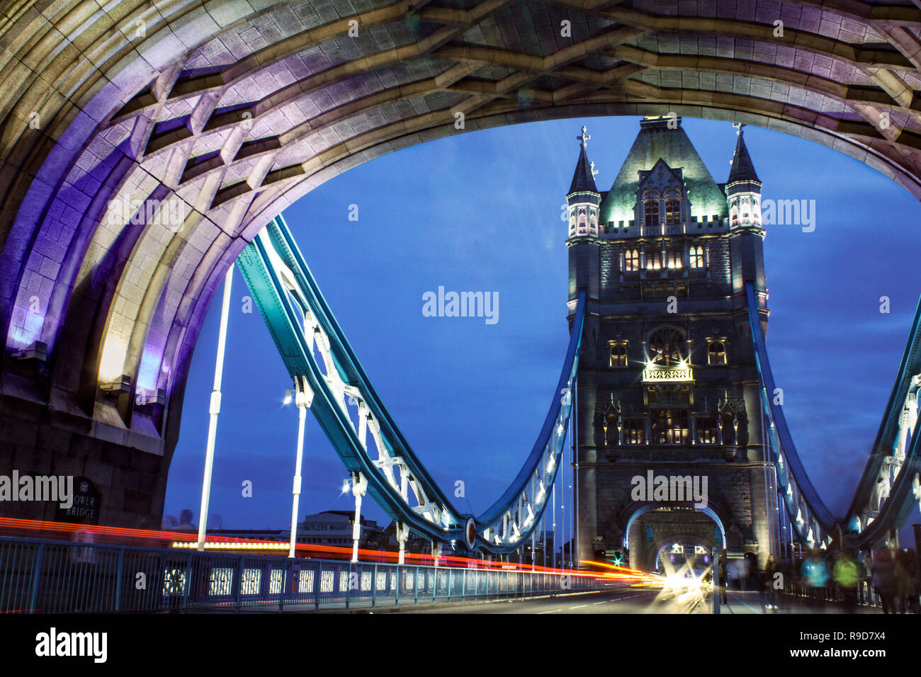 Auf der Tower Bridge Stockfoto