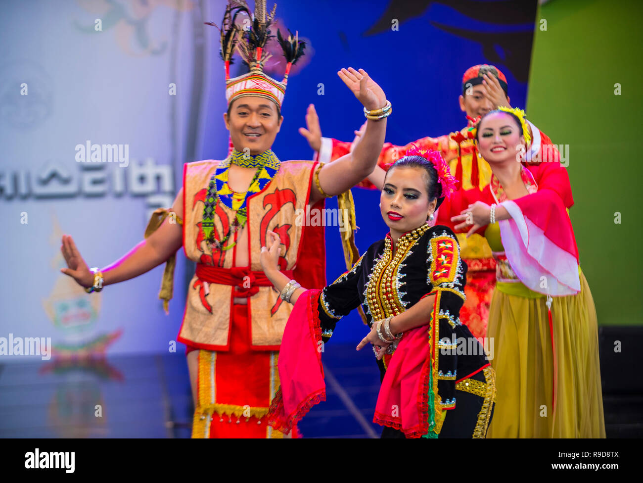 Tänzerinnen aus Anak Seni asia Dance Groupe aus Malaysia treten auf dem Maskdance Festival in Andong Südkorea auf Stockfoto