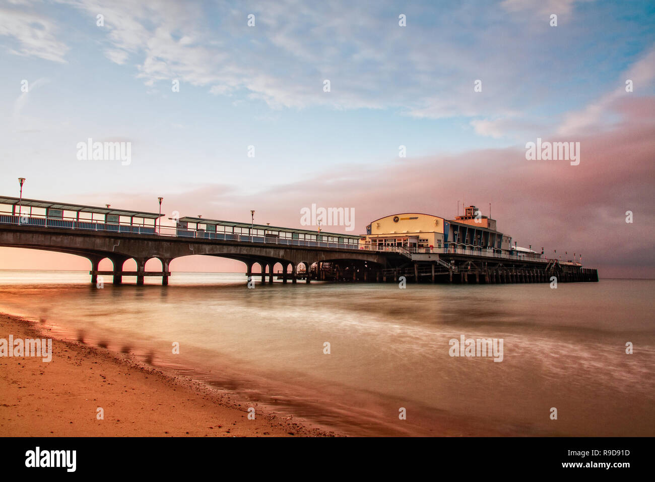 Bournemouth Pier bei Sonnenaufgang Stockfoto