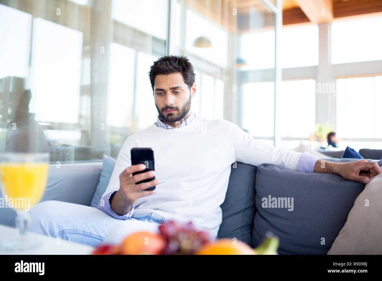 Mann, entspannend Stockfoto