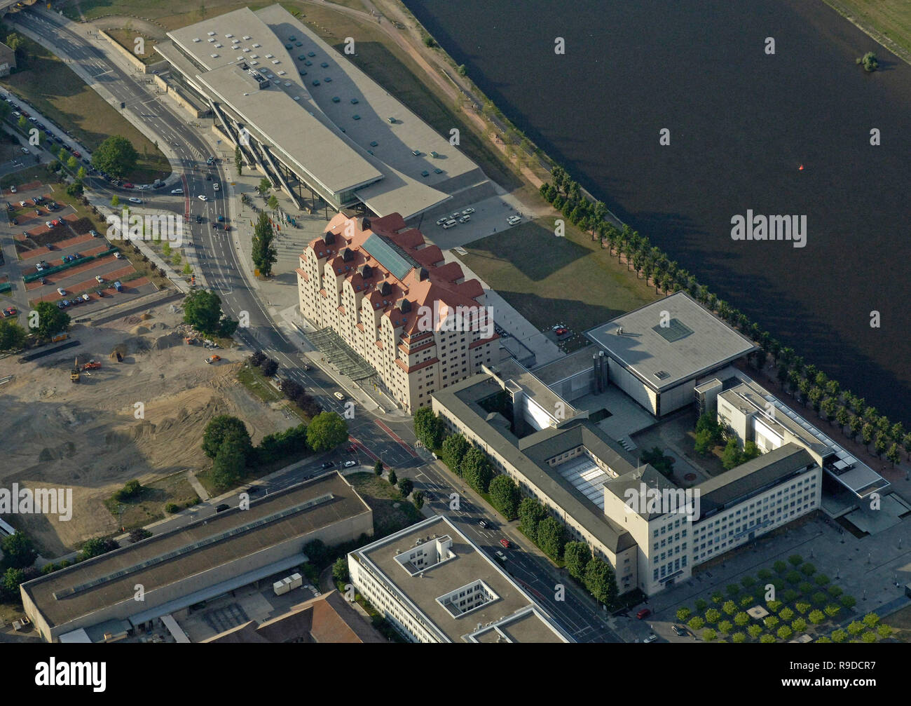 11.07.2006, Dresden, Sachsen, Deutschland - Luftbild vom Internationalen Congress Center Dresden, ICD, dem Erlweinspeicher und dem saechsischen Landtag. 0 U Stockfoto
