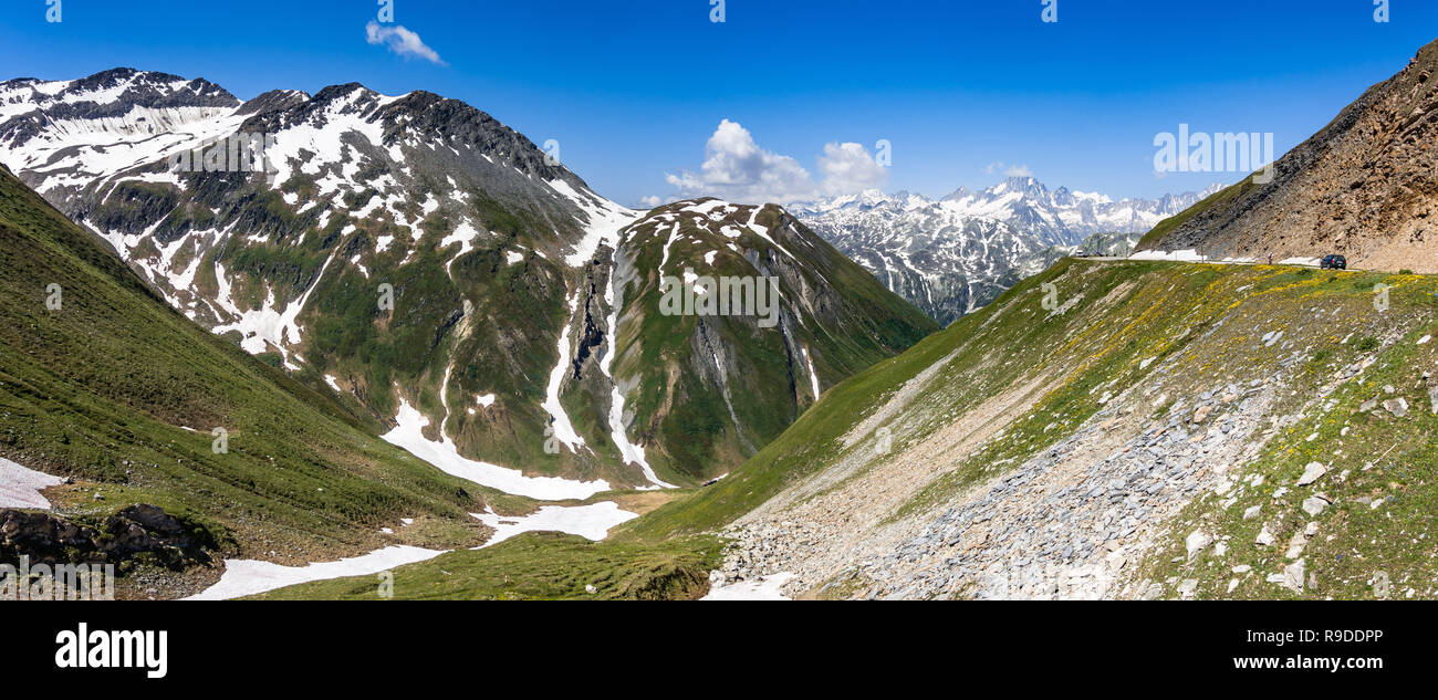 Panoramablick von der Furka Pass (2.429 m) auf der Seite des Kantons Wallis, Schweiz Stockfoto