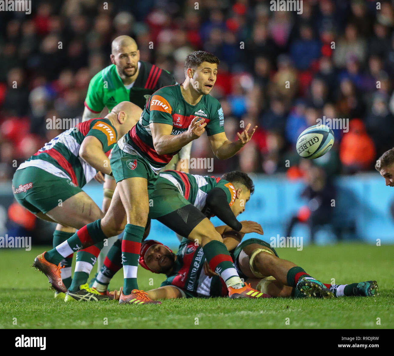 Leicester, Großbritannien: 22. Dez 2018. Ben Youngs geht auf seinen Tigern backline während der Premiership Runde 10 Spiel zwischen Leicester Tigers und Harlekine rfc. © Phil Hutchinson/Alamy leben Nachrichten Stockfoto