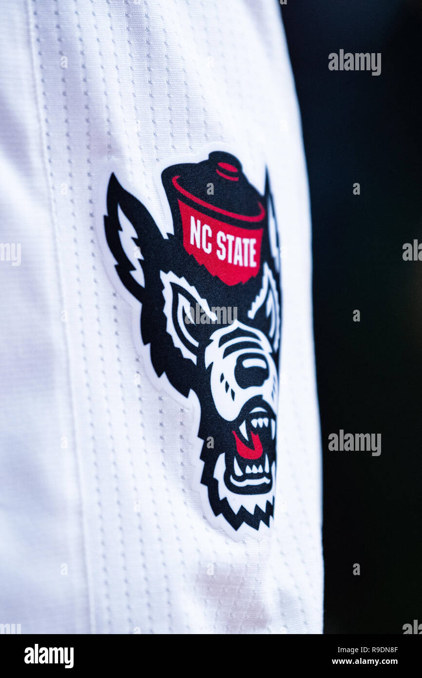 North Carolina State Wolfpack Hose während der NCAA College Basketball Spiel zwischen dem USC Upstate Spartans und der NC Zustand Wolfpack am PNC Arena am Samstag, Dezember 22, 2018 in Raleigh, NC. Jakob Kupferman/CSM Stockfoto