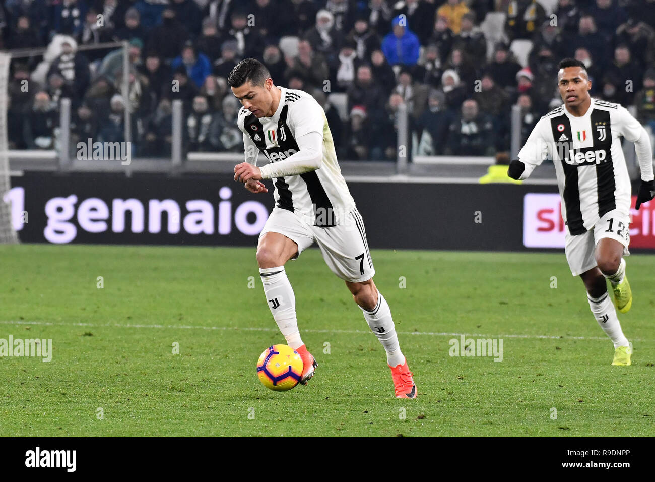 Turin, Italien. 22 Dez, 2018. Cristiano Ronaldo (Juventus) während der Serie ein Fußballspiel zwischen FC Juventus und AS Roma bei der Allianz Stadion am 22. Dezember, in Turin, Italien 2018. Quelle: FABIO UDINE/Alamy leben Nachrichten Stockfoto