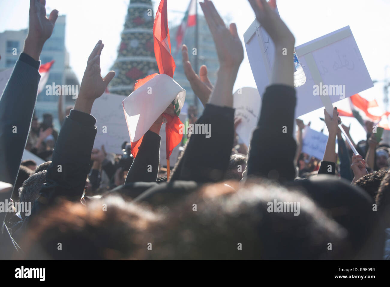 Beirut, Libanon, 23. Dez 2018. Libanesische protestieren gegen das politische System für die Regierungsbildung deadlock und Lebensbedingungen in Beirut, Libanon, 23. Dezember 2018. Kredit Mohamad Itani/Alamy leben Nachrichten Stockfoto